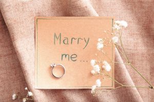 どうする レストランでの素敵なプロポーズ 婚約指輪 結婚指輪ならラザール ダイヤモンド