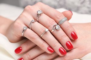 婚約指輪を買うときにチェック！多彩なダイヤモンドのセッティング
